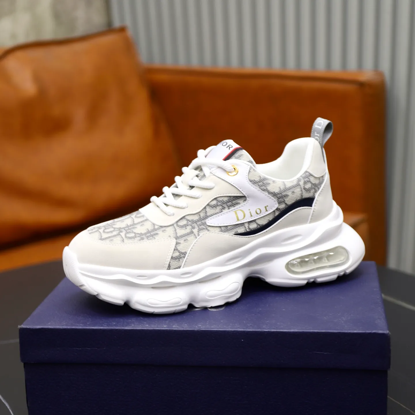 Ex-factory price: 462💰🙅‍♂️🙅‍♂️🙅‍♂️ Brand: Dior DIOR Standard code: 38-44 (45 customized) Grade: Same as the official website Material: Original cowhide material spliced with brand cloth Comfortable and breathable lining Lightweight and wear-resistant sports outsole Style category: Men's fashion casual shoes Running sports shoes Distinguished luxury brand elements Top luxury color: actual picture color